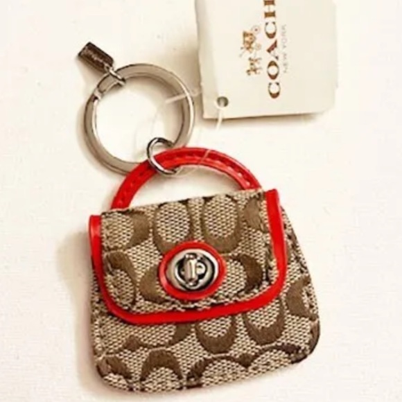 Accessories - ❤️ Cute. Coach Keychain.
